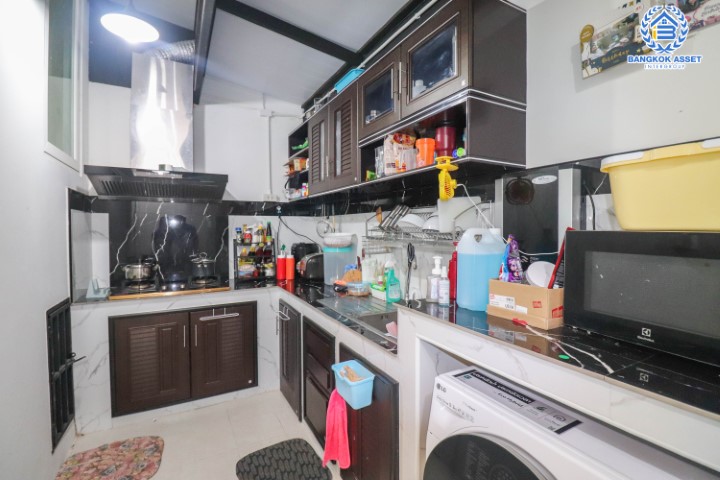 *****ทาวน์เฮ้าส์มือสองย่านนนทบุรี ม.คาซ่าซิตี้ พระราม5-ปิ่นเกล้า คุณภาพแบรนด์ Q.House บนเนื้อที่ 16 ตร.ว. ฟังก์ชัน 3 ห้องนอน 2 ห้องน้ำ 1 ที่จอดรถ บ้านสภาพดีมาก! ของแถมเพียบ! พร้อมเฟอร์นิเจอร์บิวท์อิน เพียง 15 นาทีก็ถึงรถไฟฟ้าสายสีน้ำเงิน "สถานีสิรินธร" ใกล้ทางด่วน "ศรีรัช"